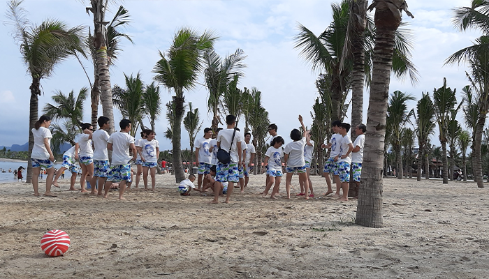 HOLIDAY 2019 - MEGA RESOUND AND SHINE